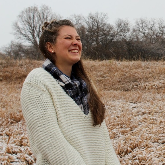 Meet your Posher, Hailey - Picture 1 of 1